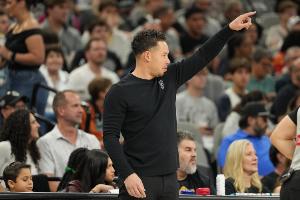 米奇·约翰逊:我们的球员真的在用心理解进攻细节和微妙之处