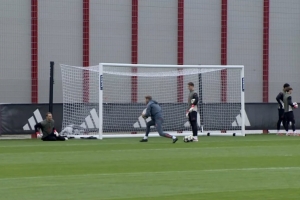 球迷号:备战亚特兰大,诺伊尔和乌尔比希均参加了拜仁今日训练