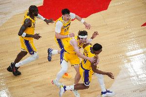 好在对面也一般!湖人替补席仅拿13分 四人出场仅八村塁&拉拉得分