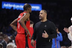 火媒:乌度卡进攻端完全没战术 KD被包夹形成4打3本是好事