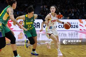 可圈可点!张曼曼半场4中3贡献8分3板4助 三分3中2