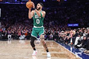 万箭齐发!凯尔特人半场三分球24中13 命中率超过50%!