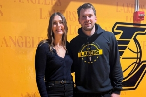 莎拉波娃晒与东子合照:关键时的精彩表现 对抗/纪律性/抗压能力