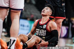 进攻端比较稳!贺希宁首发38分钟 15中8&三分9中3砍下20分12板