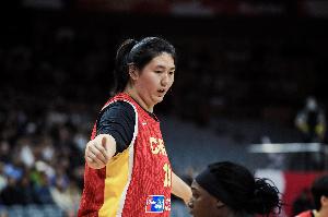 媒体人:张子宇论身高在女篮领域独一档 但其他方面还欠缺很多