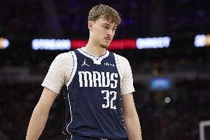 状态一般!弗拉格15中6拿下17分6板5助2断2帽 6次失误&正负值-16