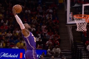 一个比一个炸裂!美记:老詹在休斯敦举办个人扣篮大赛