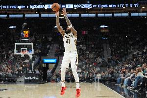 双枪!贝21中10&三分10中5砍25分 墨菲17中7&三分12中4砍23分