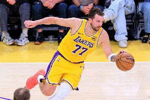 27岁19天!东契奇解锁生涯1600三分里程碑 NBA历史最年轻