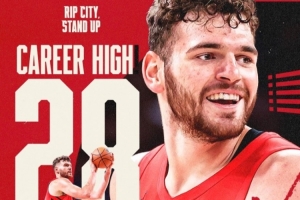 得分生涯新高!开拓者官方发布克林根本场28分数据海报