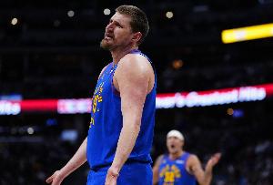 今天太浪了!约基奇生涯4次单场失误上双 中锋历史最多