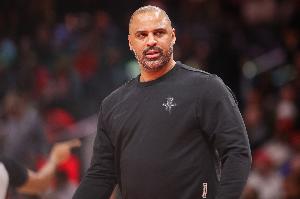 乌度卡:湖人已经建立起了完整的团队防守 而不只是依赖一对一