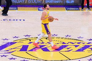 雷迪克:人们认为东契奇是篮球进攻天才 但他的防守也同样出色