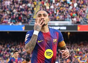 独造5球!世体:拉菲尼亚的表现让人们想起当年梅西的欧冠名场面