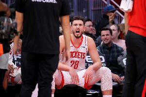 瑕疵收尾!申京复出15中10砍27分10助 休息2分钟回来手忙脚乱了