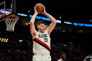 克林根:我有成为得分手的潜质 有篮下终结技巧 三分也开始投进了