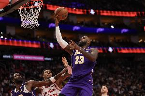 詹姆斯:看台上有一些湖人球迷 但我们带着客场心态来打这场比赛