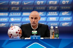 穆斯卡特:场地条件对双方来说比较困难,可能对手适应得更好一些