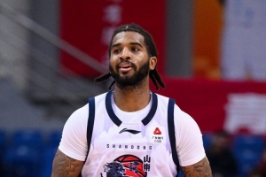 内线游刃有余!克里斯19中8砍24分14板两双 抢5前场板&罚球10中8