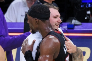 媒体人:自从热巴83分后 对位球星有意无意在他头上开启得分模式