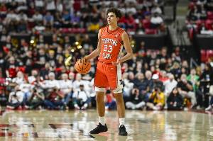 行情暴涨!伊利诺伊大学后卫瓦格勒贡献18+7+7 率队大胜35分