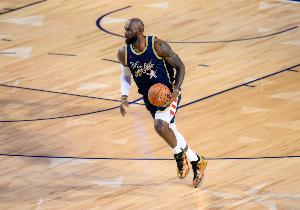 帕里什:詹姆斯现在仍然打出全明星水准 这同样令人赞叹