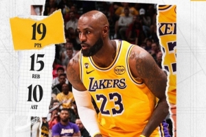 最老三双!湖人官方发布詹姆斯本场数据海报:19+15+10
