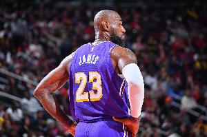 Skip:恭喜詹姆斯出场数平历史第一 他是史上最耐久的球员