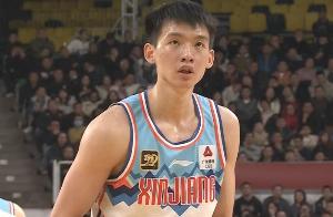 敢打敢拼!杨芮上半场7投5中&三分4中3 砍下15分暂为全场最高