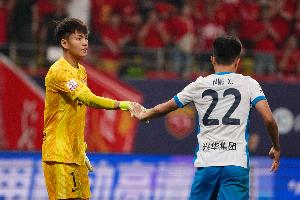 记者:李昊本来在国足征调之列,但上轮联赛肋部弄伤了