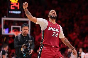 鲍威尔:仍觉得自己应该打首发 但如果球队有特别安排会接受角色