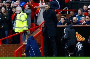 邮报:曼联能承受挫折,甚至那些看似不公的判罚,前提是尺度统一