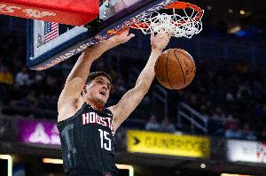 乌度卡:换首发是想增加空间&提升投篮 让不同类型球员各尽其职