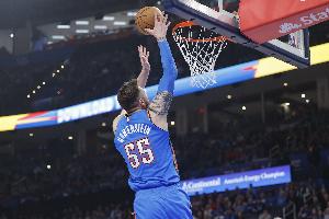 亚历山大:哈滕是我们的肌肉屏障&肉搏坦克 他心中只有赢球