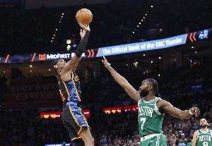 路威:都说雷霆有可能建立王朝 若绿军未来三年两冠他们也有可能