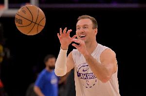 三分绝杀!肯纳德:球队签我是有原因的 绝杀战术执行归功于全队