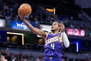 里突外投!杰伦·格林半场12中6拿到15分3板 三分4中2