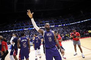 帕森斯:湖人一直赢球让詹姆斯享受新角色 现在他打得就像奥运詹