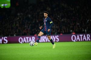 小埃梅里:我很乐意在法国国家队踢右边后卫,甚至愿意踢门将位置