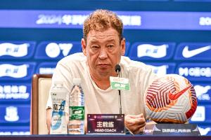 斯卢茨基避单独谈汪海健、谢鹏飞表现:点评团队合作成效胜个人