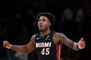 外线不准!戴维恩·米切尔15中6拿到15分9助 三分10中3