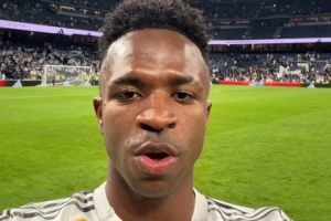 维尼修斯寄语球迷:很高兴取胜+打进2球,希望我们保持这样的状态