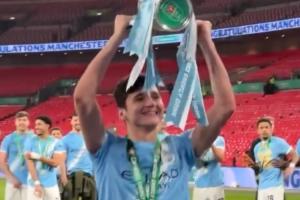 积累经验!胡桑诺夫夺曼城生涯首冠,哈兰德、多纳鲁马指导他互动