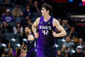 德罗赞:我很不满雷诺未能入选全明星新星赛 希望他进新秀最佳阵