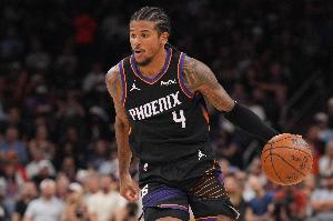 能攻能传!杰伦·格林半场6中4拿到10分1板5助1帽