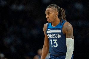 填满数据栏!道苏姆13中7拿到17分8板6助1断2帽 三分4中2