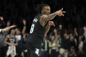 最近4场场均数据:道苏姆19分8板5.5助 海兰德20分2板2.5助