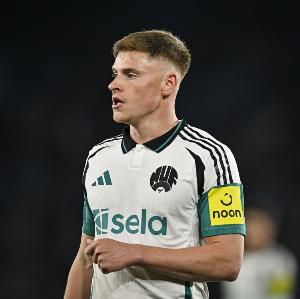 电讯报:埃泽因伤退出,英格兰队补招纽卡边锋巴恩斯