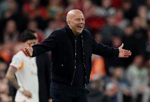 记者:获得欧冠资格不足以让斯洛特留任,夺得欧冠似乎是唯一方式