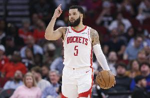 乌度卡:范弗里特目前只能进行无对抗训练 本赛季基本无缘回归